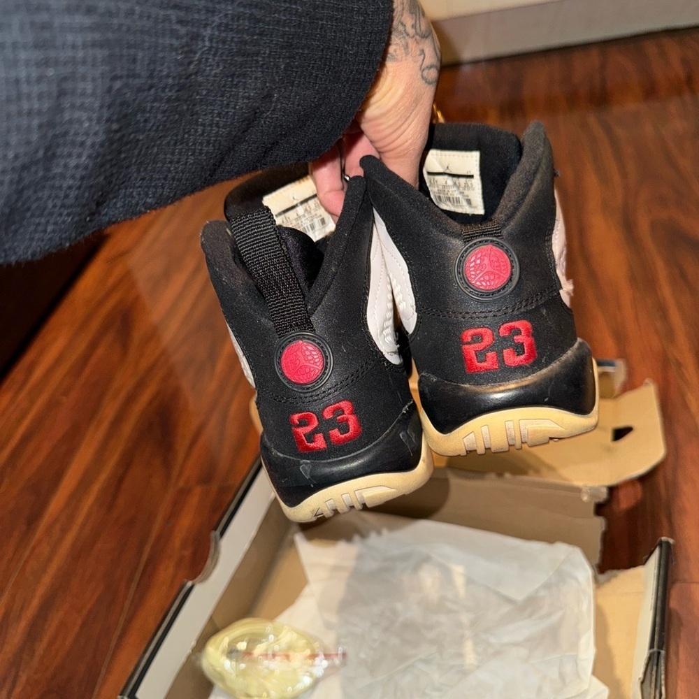 Jordan9 kids White and Black Sneakers - Picture 4 of 5